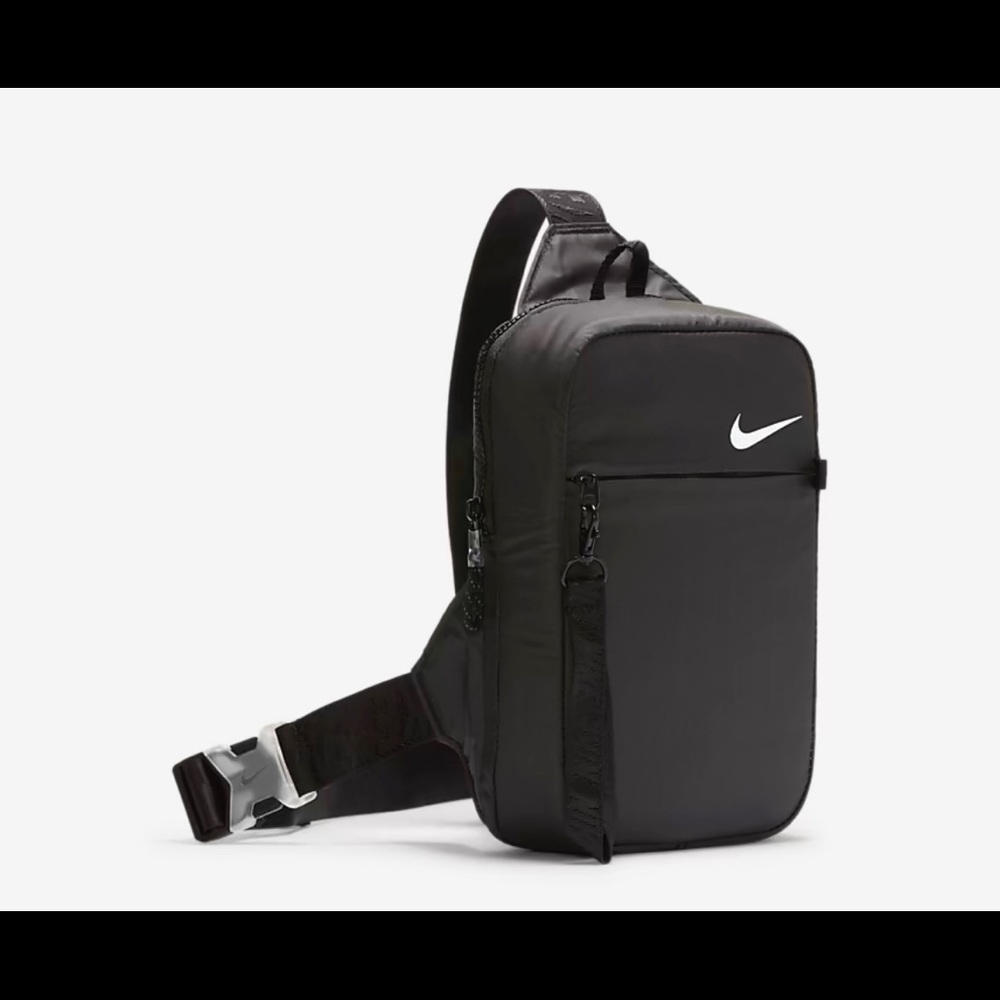 Nike Sportswear Essentials Crossbody Bag.